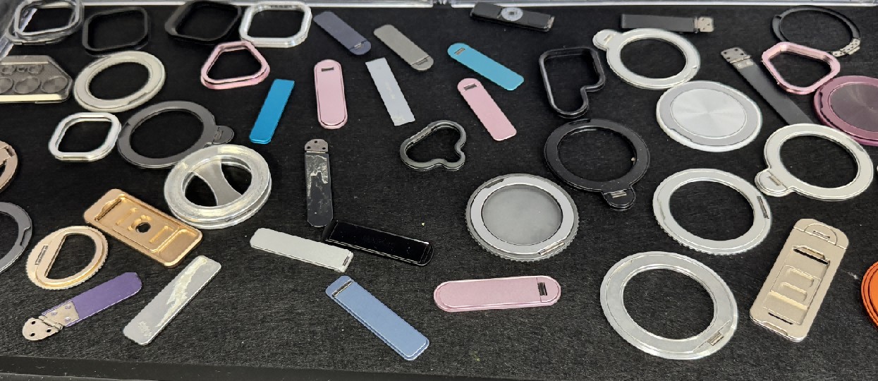 3C electronics and accessories — wireless chargers, phone stands